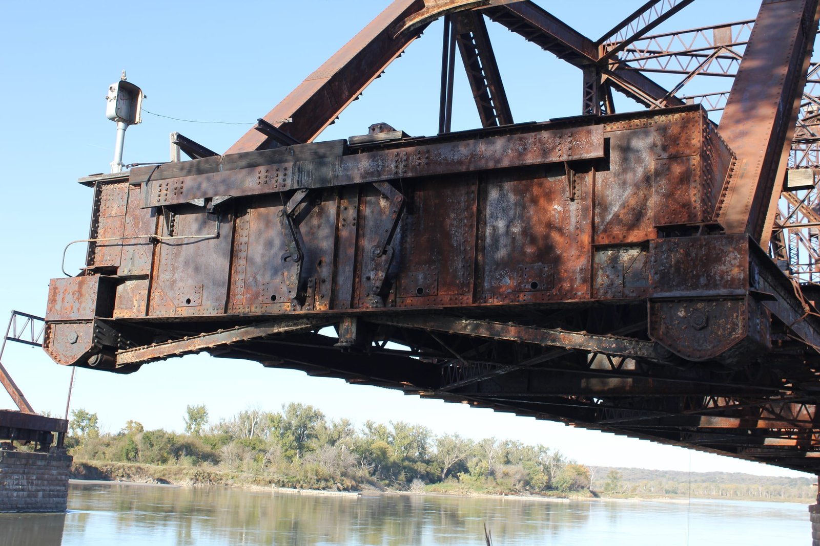 End floorbeam, Iowa swing span (span #2)